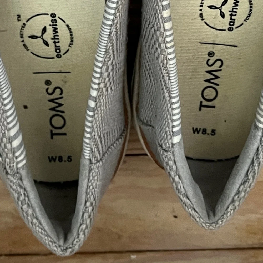 Women’s Toms grey comfortable casual espadrilles‎ slip on shoes size 8.5